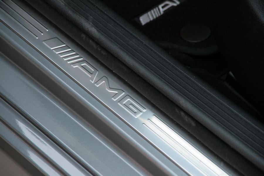  Mercedes-Benz C63 AMG 2009 года  (фото 11 из 32)